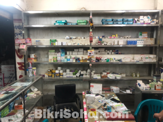 দোকানের ২টি ডিসপ্লে রেক এবং ২টি তাক